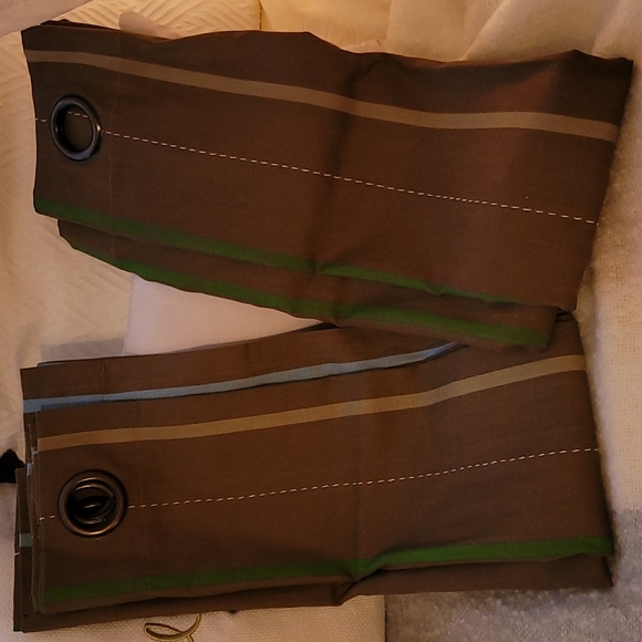Circo Boy's curtains, 54'x84', brown w/ Kelly green, baby blue & beige stripes - Picture 4 of 7